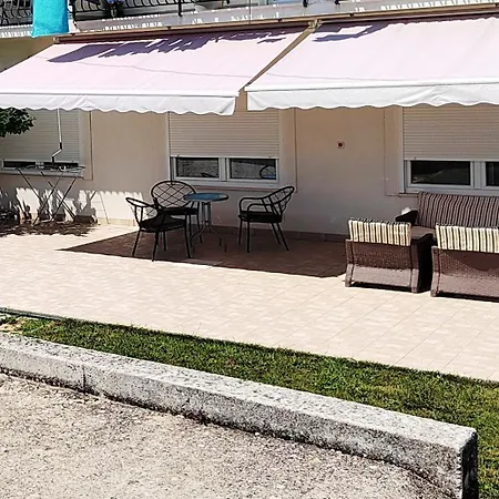 Apartment Rojena Vala - Neretva Komin (Dubrovnik-Neretva)